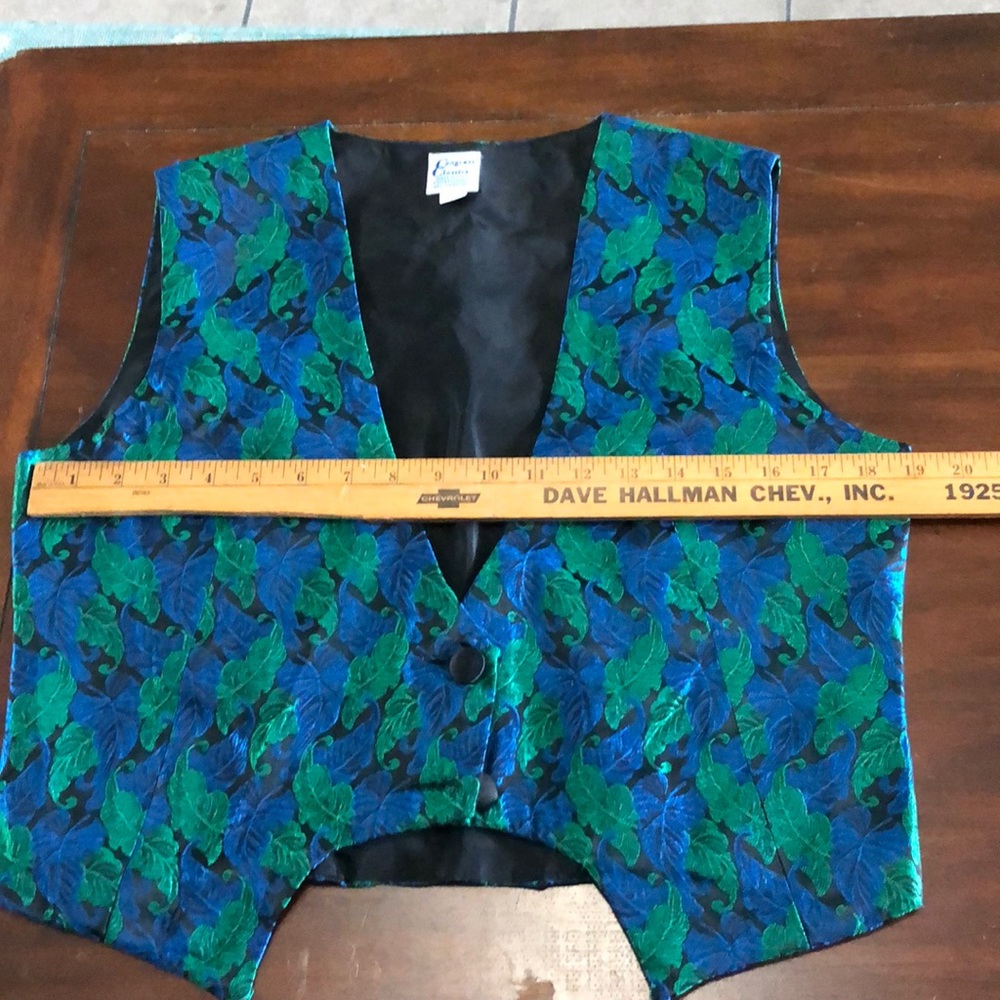 Women’s green and blue show clothes